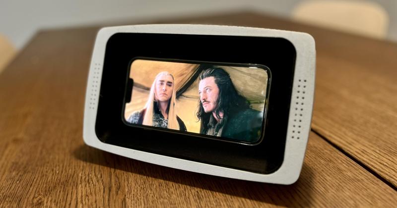 Iphone 13pro with cover dock tv like