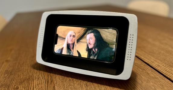 Iphone 13pro with cover dock tv like