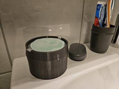 Makeup remover pads holder