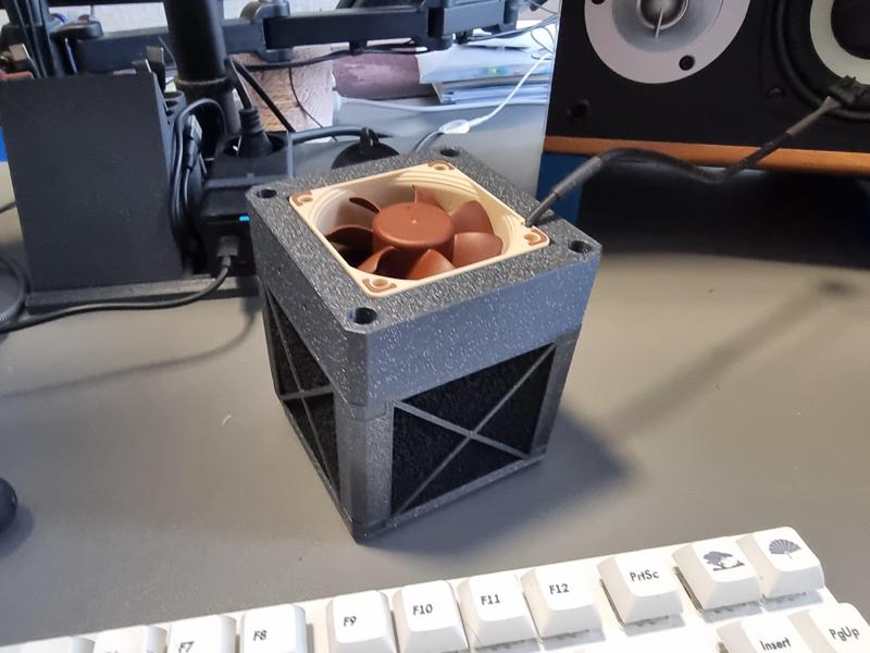 Mini air purifier / fume extractor