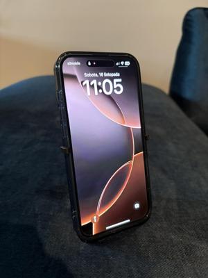 Iphone 16 plus   portable handle