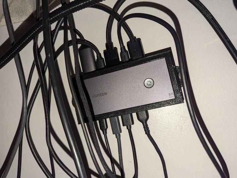 UGREEN DisplayPort KVM CM695-25962 wall/desk mount