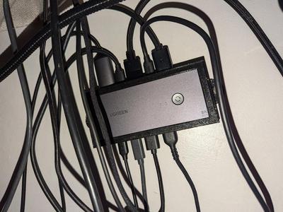 UGREEN DisplayPort KVM CM695-25962 wall/desk mount