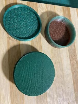 Round dish with lid