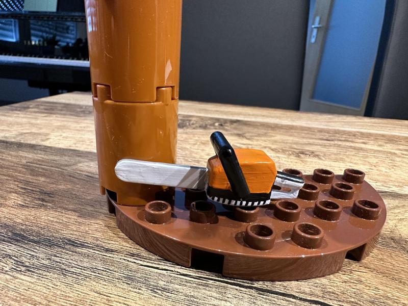 Chainsaw compatible to LEGO DUPLO