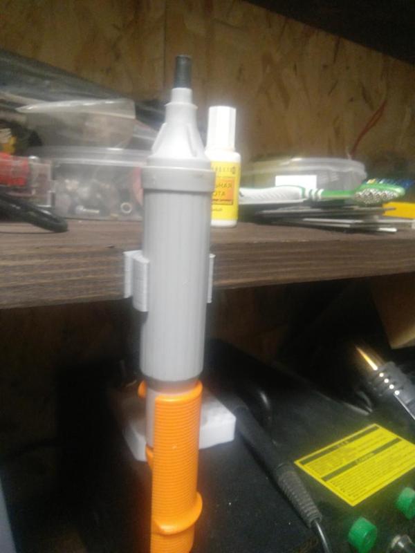 Holder for suction tin