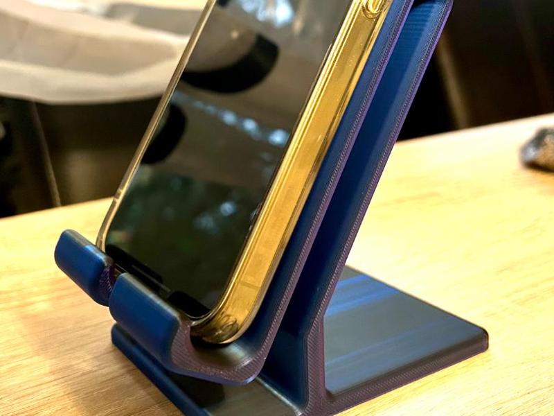 Elegant Smartphone Stand
