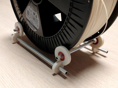 Minimalist 2.3 kg filament spoolholder and filament guide