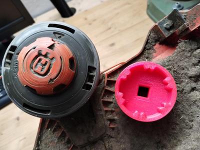 Spool wrench for Husqvarna 215iL