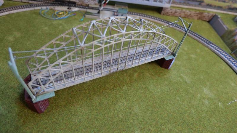 Mast mount (7009) for Tin-Bridges: Masthalter (7009) für Blechbrücken (H0)