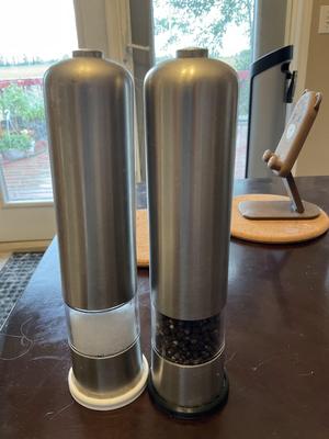 Salt and pepper grinder plate