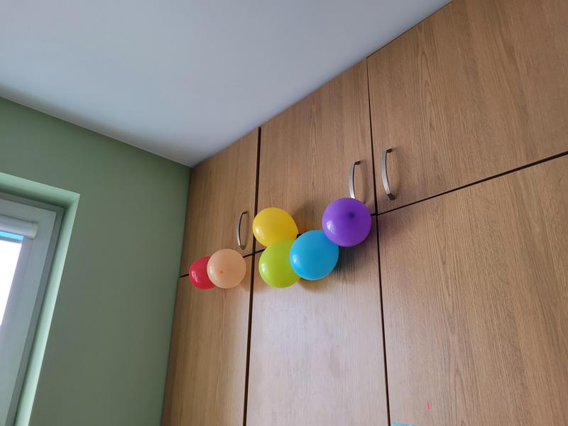 Baloon drawer hanger