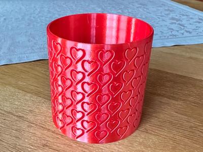 Pen holder with hearts