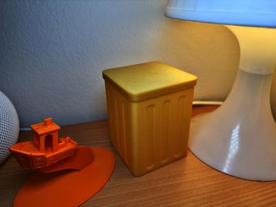 Trash bin - box with lid (in vase mode)