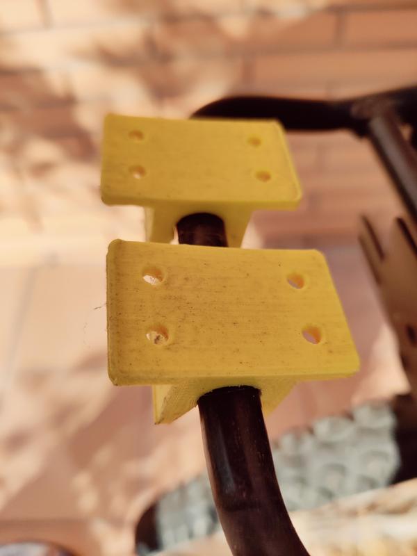 Clip to use any box in you bike pannier rack