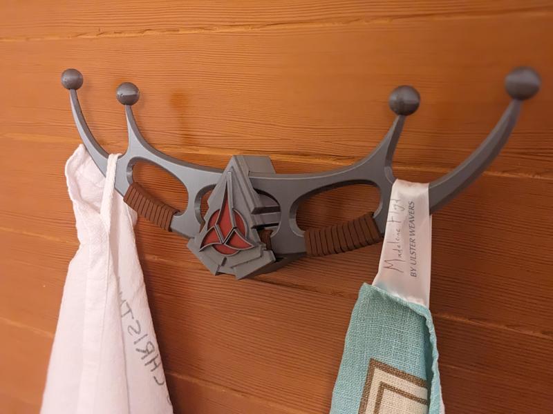 Klingon Bat'leth dual towel hanger