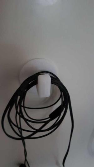 In ear haedphone holder