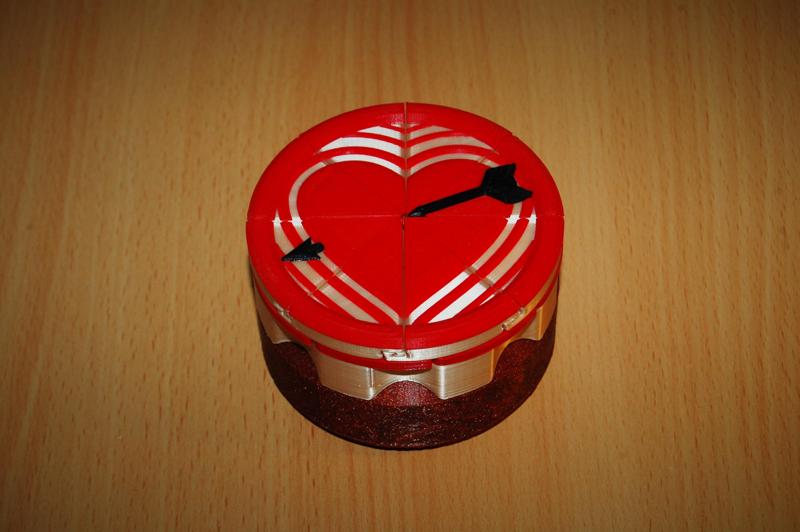 Aperture Iris Box - Valentines lid