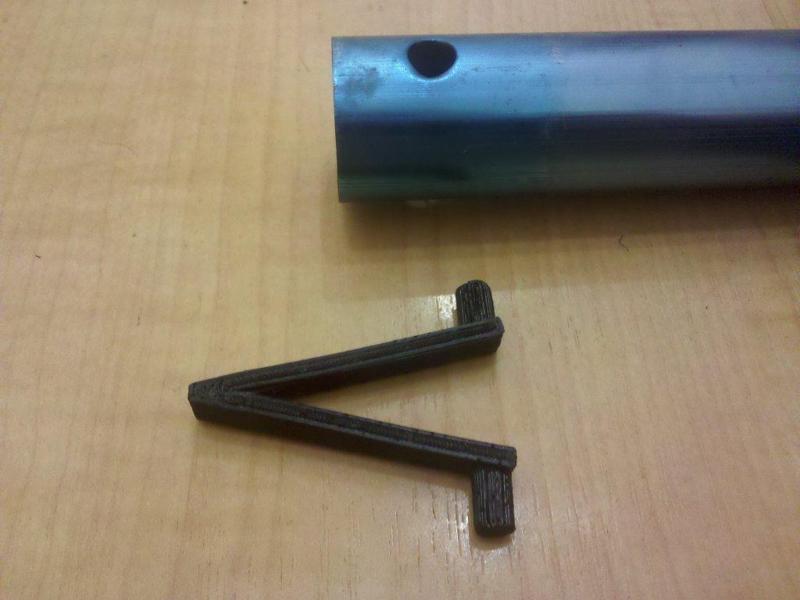 Pool brush/net/vacuum/poll clip