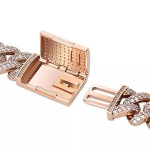 broche  con caja  y  engastado