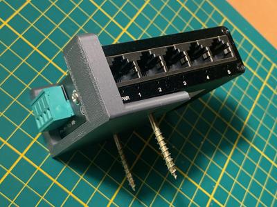 Industrial 5-port 1 Gbit Switch: Wall Mount