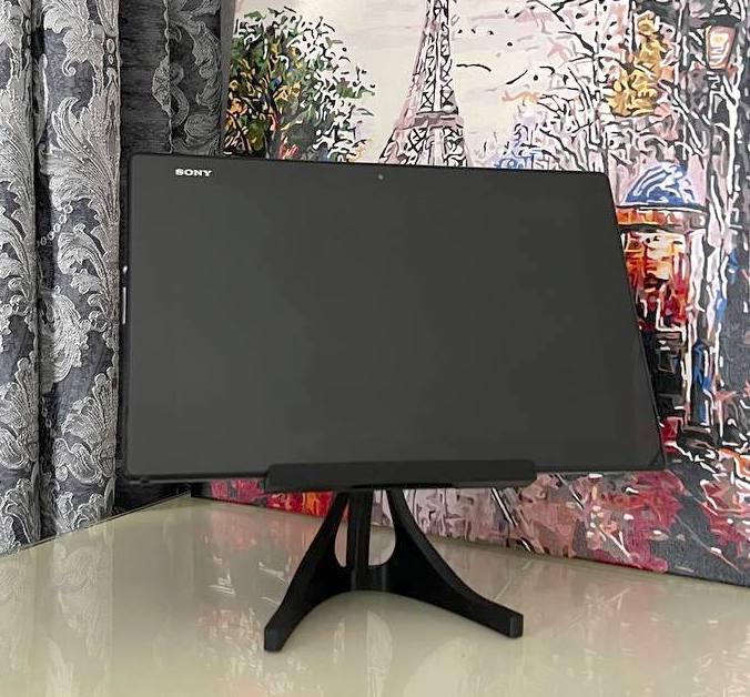 Adjustable tablet stand