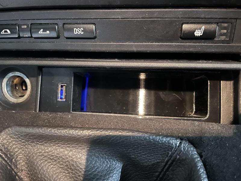 BMW E46 USB CHARGER ASHTRY