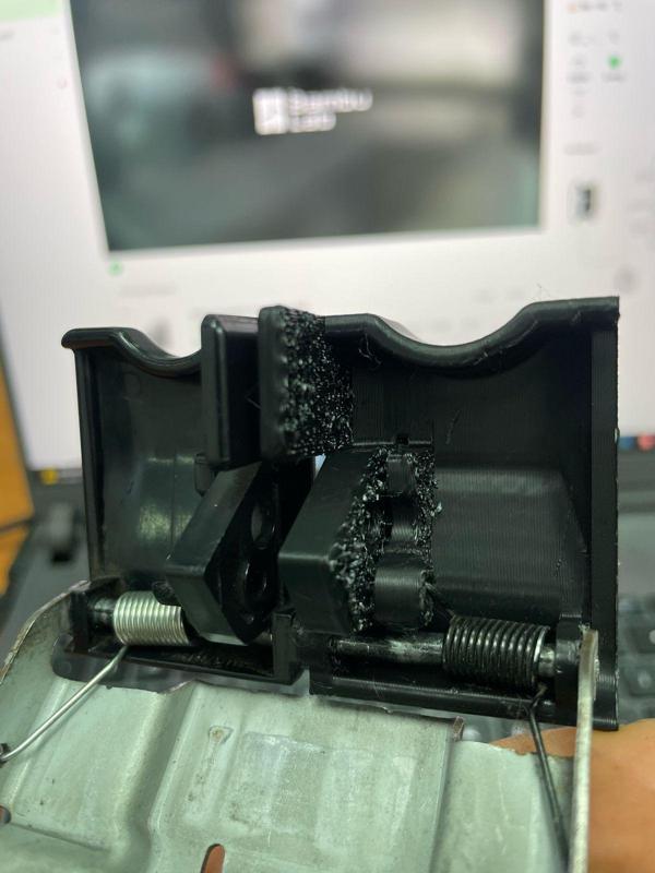 RENAULT KOLEOS BONNET FUEL OPENING HANDLE