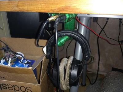 SoundBlaster E1 Headphone Hook