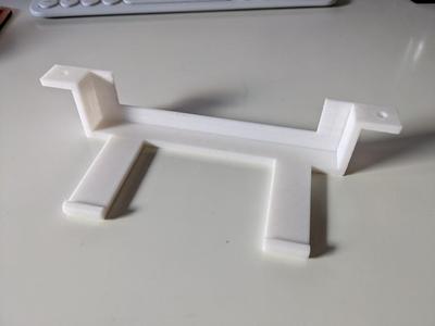 Soporte Microsoft Surface 4 Pro bajo mesa