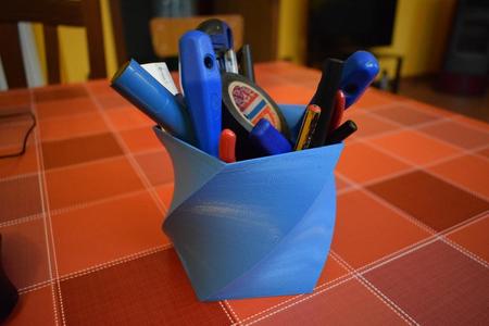 Twisted polygon Pen&Tools Holder