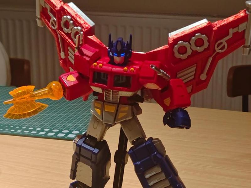 Bruto Transformers Legends Optimus Prime Flight Pack