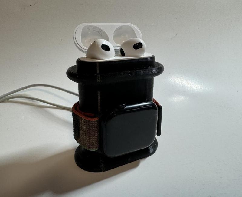 Travel charging adapter for Apple Ear Pods and Watch