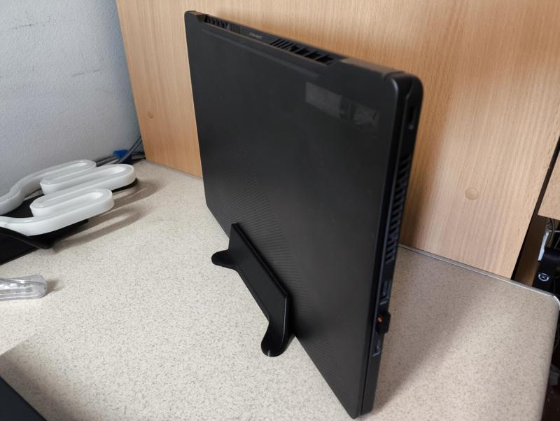 ASUS Zypherus g14 vertical stand