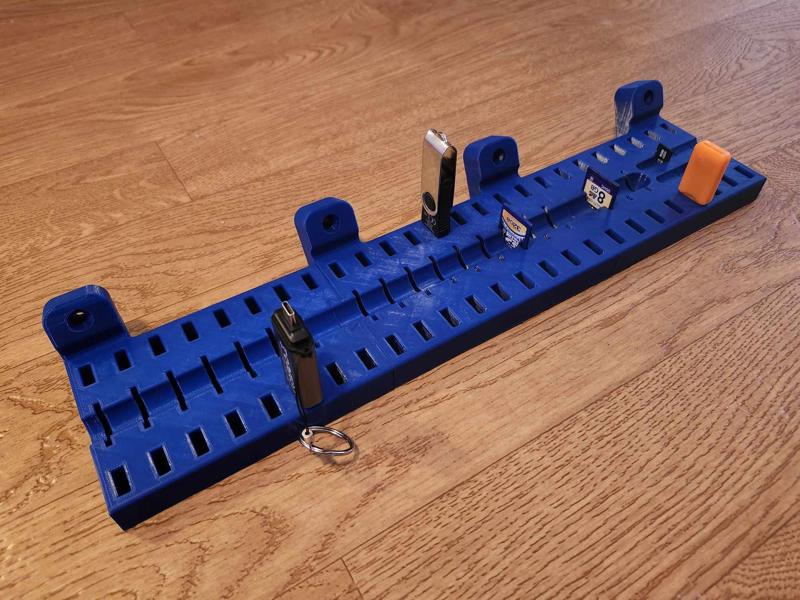 50 USB, 19 SD and 8 Micro SD wall mounted holder