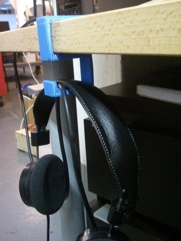S clip for headphones