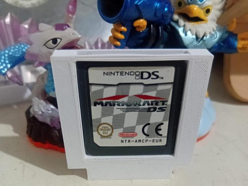 NES cartridge case for Nintendo DS