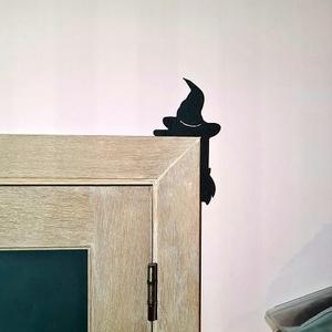 wich hat door decoration