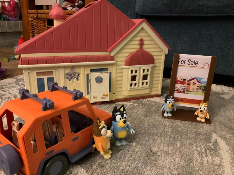 Bluey Ghost Basket The Sign selling Heeler house