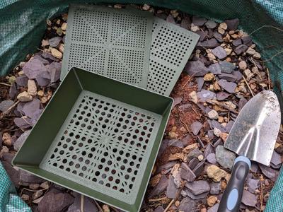Garden soil sieve / riddle