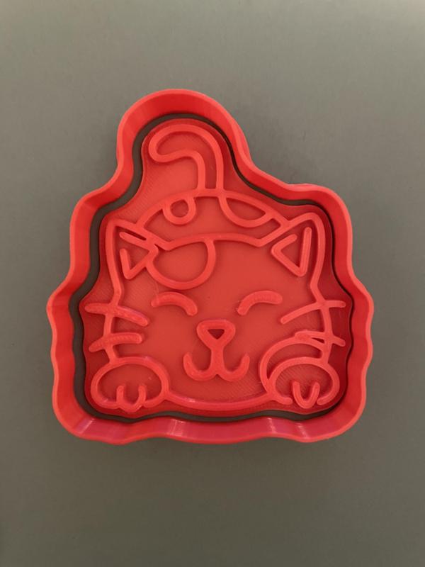 Sleepy kitty cookie cutter