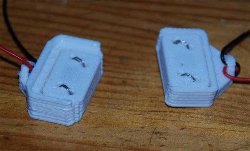 Magnetic connector for low voltages (24V max)