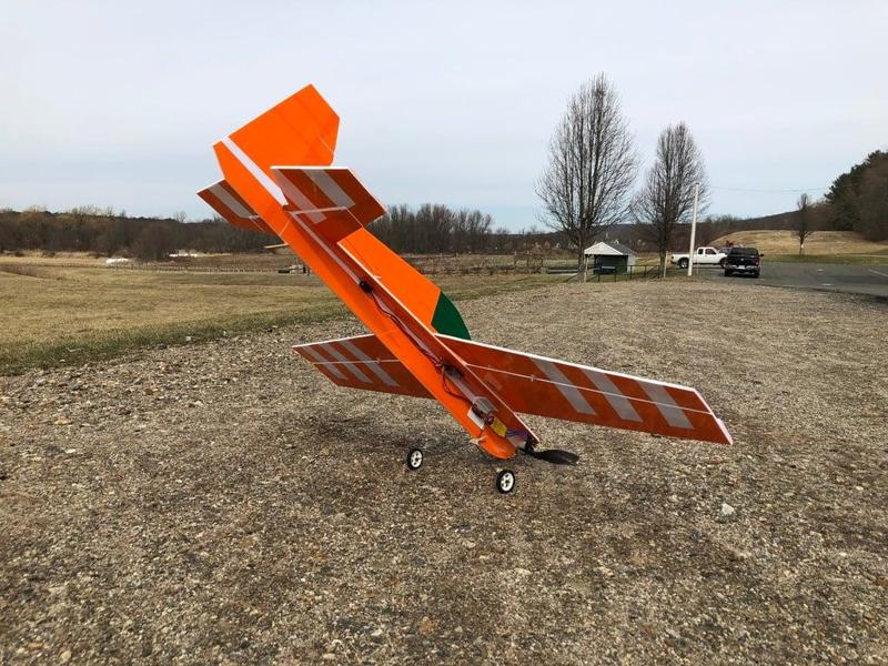 Universal under wing suspended landing gear
