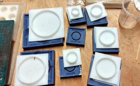 Mold for resinpouring molds