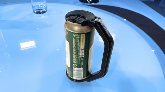 Beer can top with handle