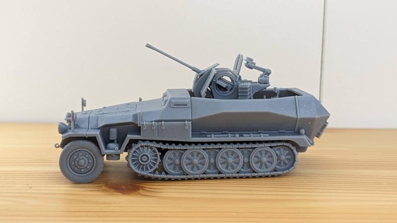 Half-track Sd.Kfz.251/17 Ausf.C with 2cm Flak 38 + Crewmen (Germany, WW2)