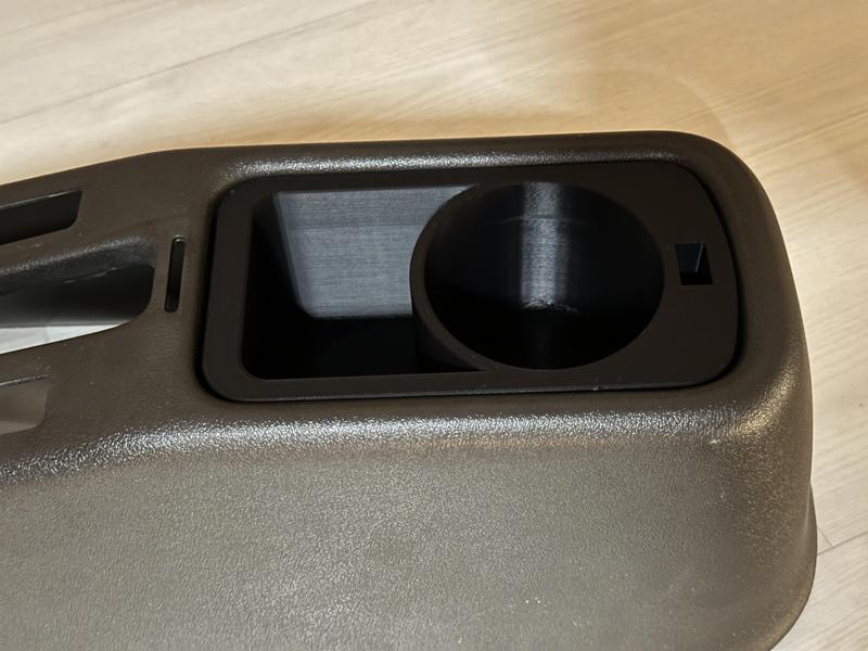 Opel Omega A / Vauxhall Carlton cupholder