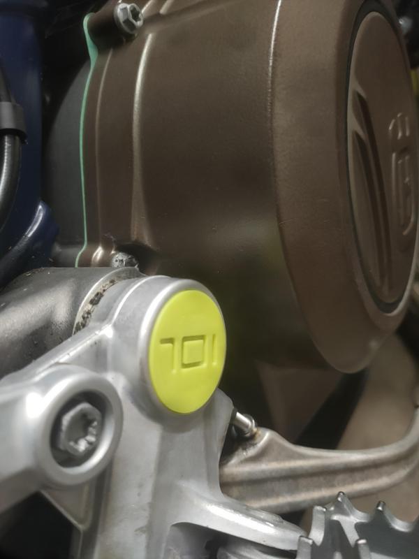 Swingarm cap suitable for e.g. Husqvarna 701