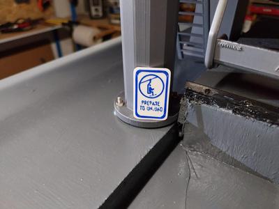 SIGN prepare to unload