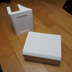 Spool retainer for Billy shelves